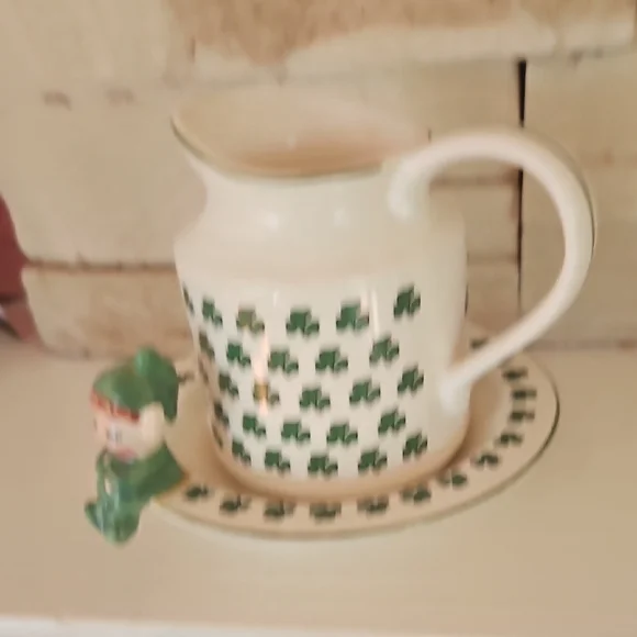 Enesco Cream Pitcher and Saucer with Leprechaun Figurine - Picture 5 of 9